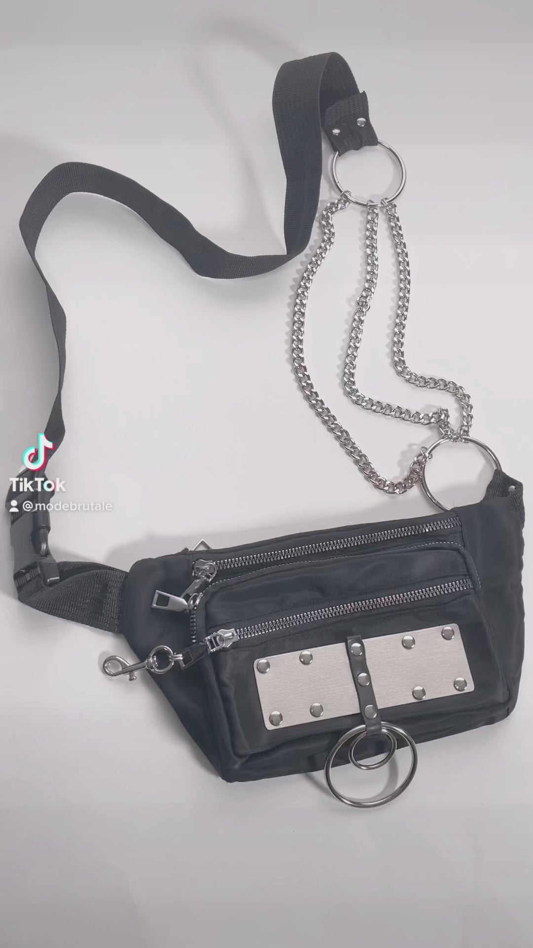 Black fanny pack shop with silver chain